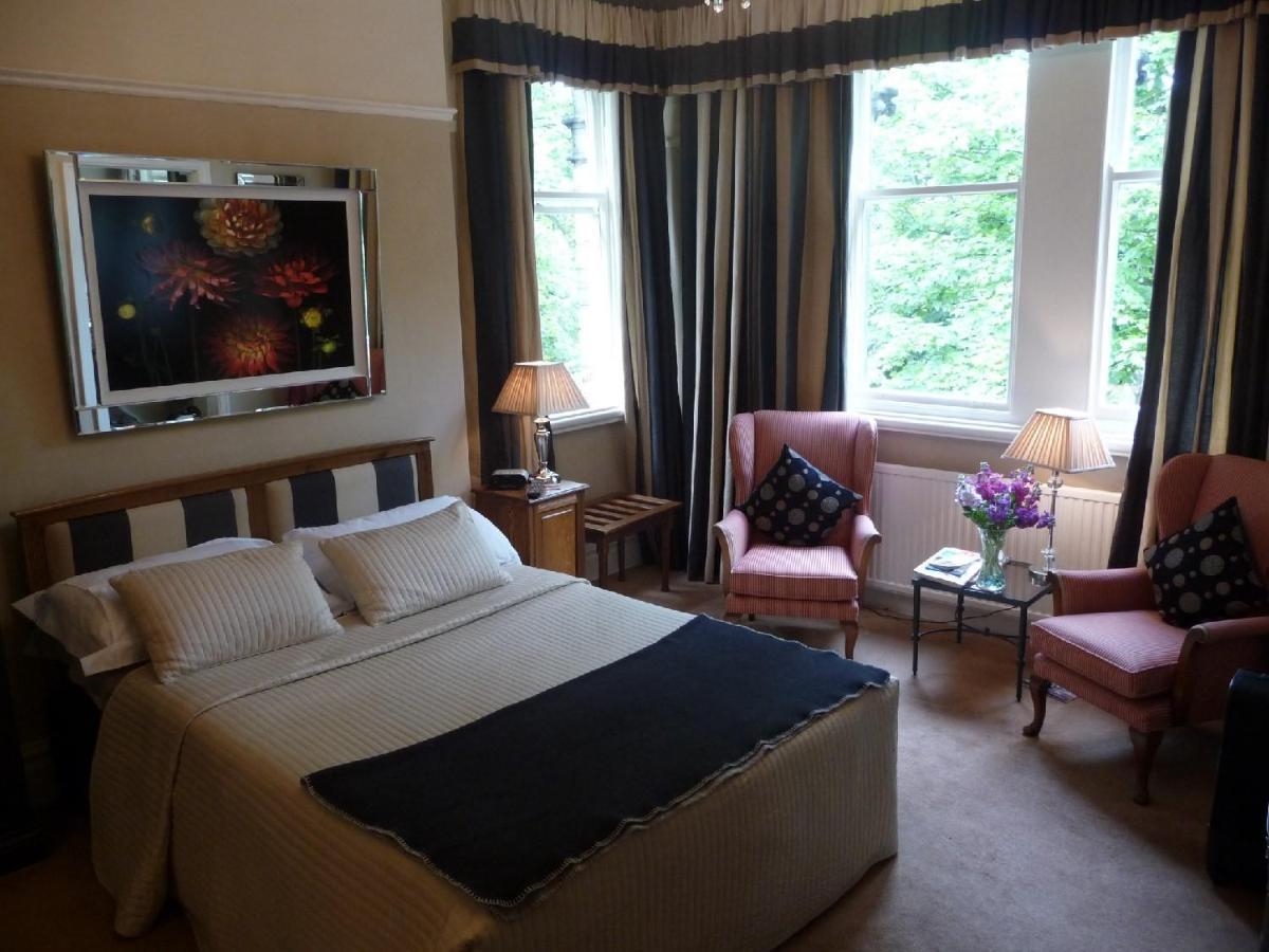 Alexandra Court Bed & Breakfast Harrogate Bagian luar foto