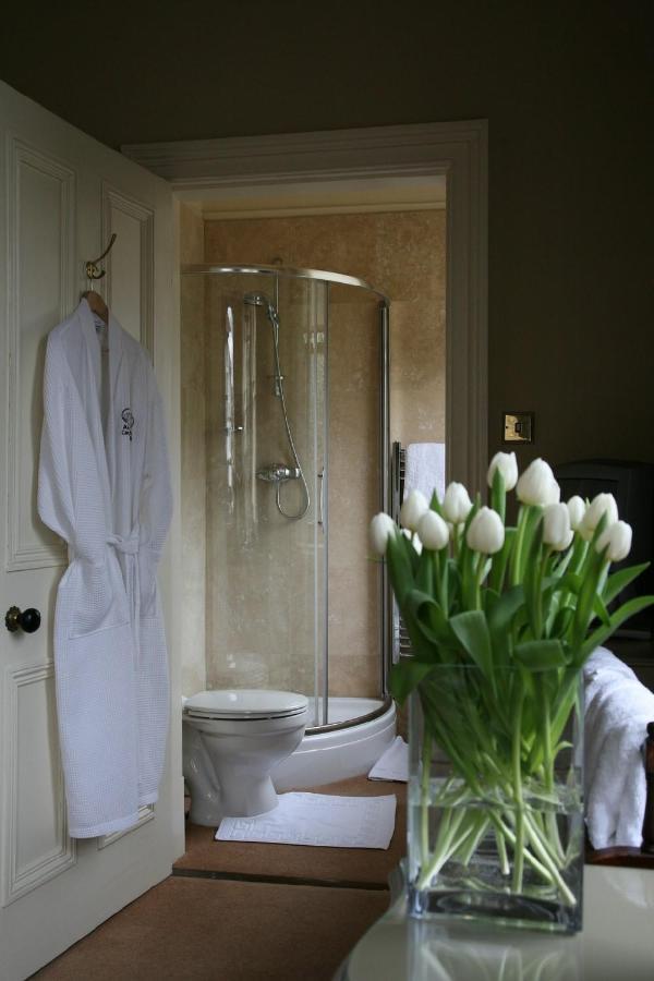 Alexandra Court Bed & Breakfast Harrogate Bagian luar foto